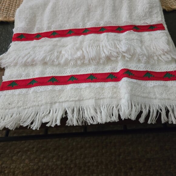 Christmas Themed Hand Towels - Picture 8 of 9